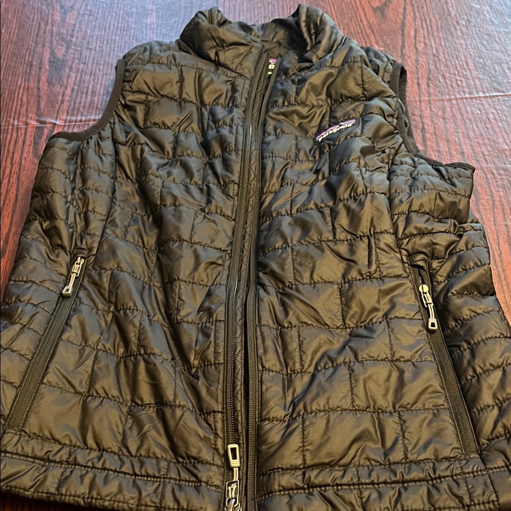 Women’s Patagonia Black Puffer Vest